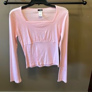 Long sleeve t-shirt, square neck, a little bit gathered at bust, light pink